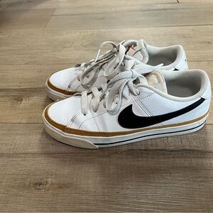 Nike Court Legacy Sneakers